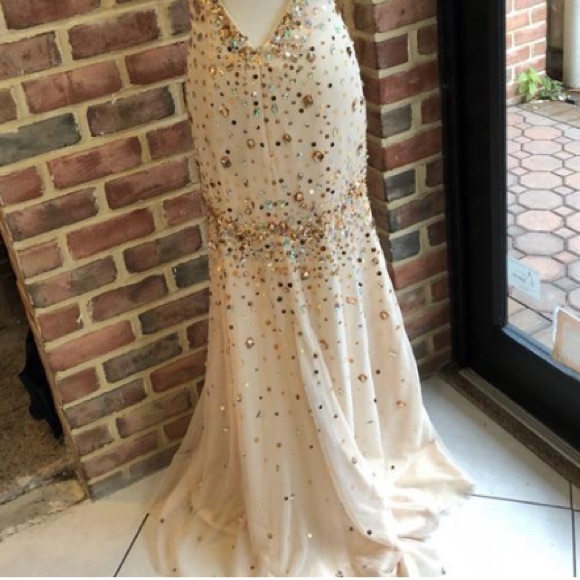 Paparazzi by Mori Lee 95112 champagne/ gold size 6 - Picture 3 of 6
